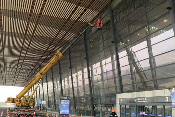 光泽玻璃幕墙维护和保养